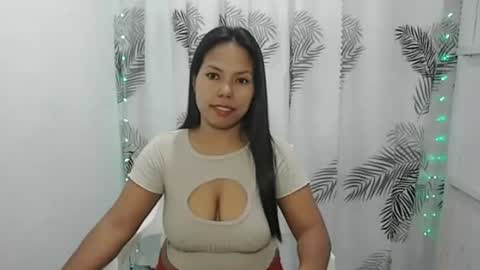 Snapshot of prettygirl_ynna chatting on 16, 11, 2025 prettygirl_ynna online show from 16, 11, 2025