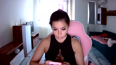 prettyjulliette online show from 16, 9, 2025