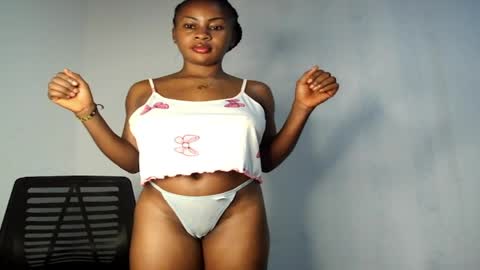 Snapshot of prettylove5 chatting on 20, 5, 2026 evelyn online show from 20, 5, 2026