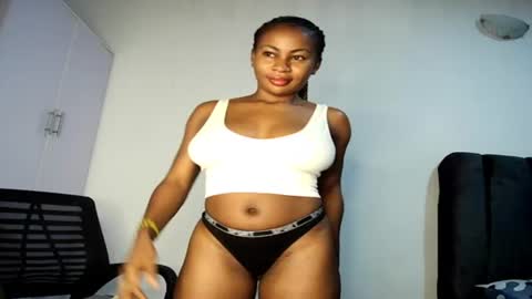 Snapshot of prettylove5 chatting on 12, 6, 2026 evelyn online show from 12, 6, 2026