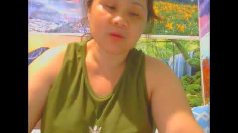 Snapshot of prettynhing chatting on 13, 11, 2025 Nhing online show from 13, 11, 2025