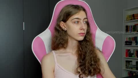 Snapshot of prettysomething chatting on 16, 9, 2025 Sophie next stream will be at Monday i will wait you guys online show from 16, 9, 2025