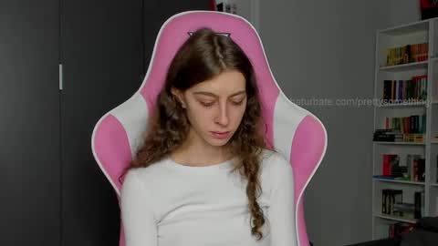 Snapshot of prettysomething chatting on 26, 9, 2025 Sophie next stream will be at Monday i will wait you guys online show from 26, 9, 2025