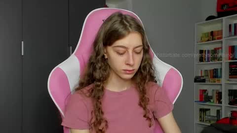 Snapshot of prettysomething chatting on 29, 9, 2025 Sophie next stream will be at Monday i will wait you guys online show from 29, 9, 2025