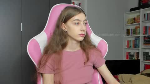 Snapshot of prettysomething chatting on 17, 10, 2025 Sophie next stream will be at Monday i will wait you guys online show from 17, 10, 2025