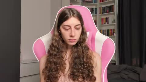 Snapshot of prettysomething chatting on 19, 6, 2026 Sophie next stream will be at Monday i will wait you guys online show from 19, 6, 2026