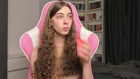 Snapshot of prettysomething chatting on 5, 7, 2026 Sophie next stream will be at Monday i will wait you guys online show from 5, 7, 2026