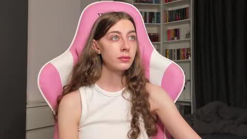Snapshot of prettysomething chatting on 20, 7, 2026 Sophie next stream will be at Monday i will wait you guys online show from 20, 7, 2026