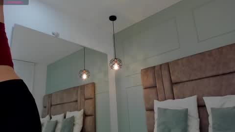 Paris online show from 3, 2, 2025