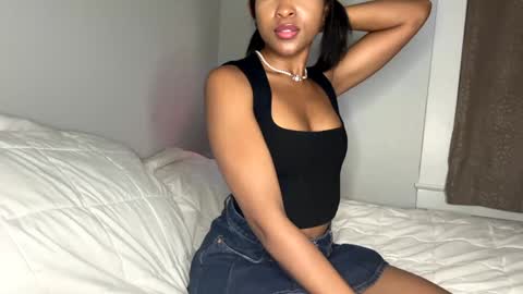 Snapshot of princessaleah chatting on 8, 12, 2024 Princess Aleah online show from 8, 12, 2024