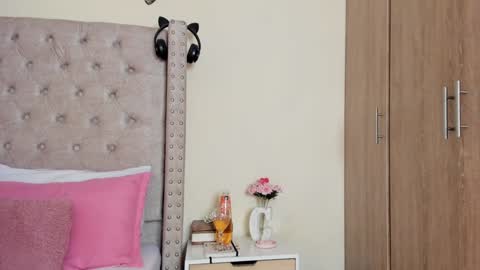 Profana Red online show from 12, 12, 2024