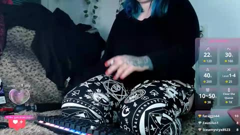 Snapshot of psychobitch69 chatting on 28, 11, 2025 OlivePsy online show from 28, 11, 2025