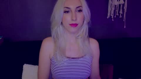 Snapshot of purevibrations chatting on 6, 2, 2025 Isabelle online show from 6, 2, 2025