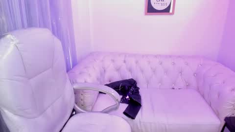 Anna  online show from 28, 2, 2025