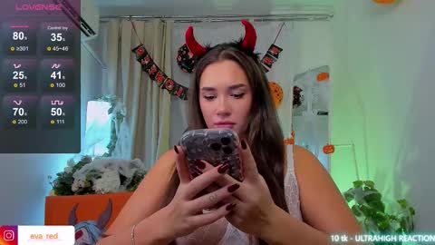 Eva  please thumbs up me  online show from 28, 10, 2025