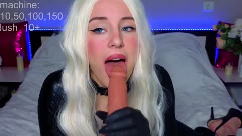 Snapshot of pussy_asmr chatting on 11, 12, 2024 Monica online show from 11, 12, 2024