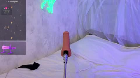 Snapshot of pussy_asmr chatting on 8, 10, 2025 Monica online show from 8, 10, 2025