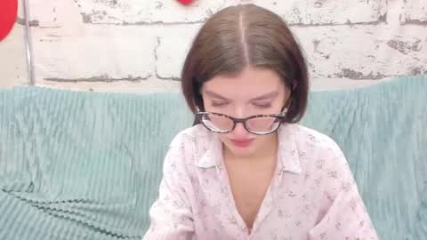 pussykatt_girl online show from 4, 2, 2025