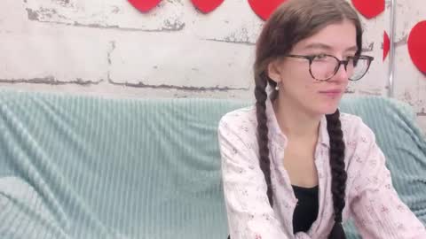 pussykatt_girl online show from 6, 3, 2025