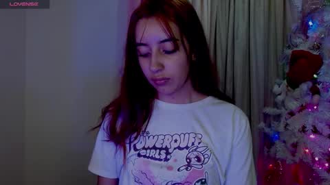 Snapshot of quee_tiana chatting on 17, 12, 2025 your princess online show from 17, 12, 2025