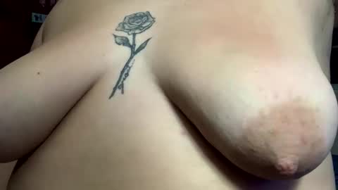 Snapshot of queeeendeepthrot chatting on 16, 11, 2025 Bigtitanalslut online show from 16, 11, 2025