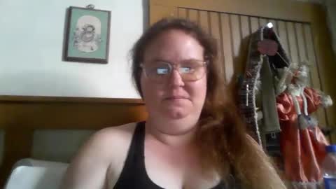 Snapshot of queen211869 chatting on 16, 12, 2025 Queenjenny online show from 16, 12, 2025