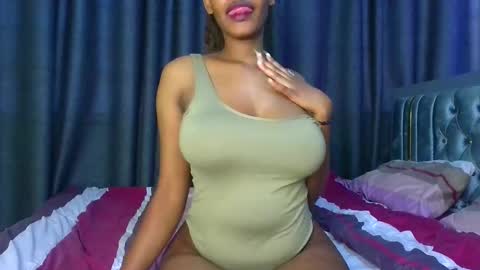 queen321850 online show from 18, 12, 2025