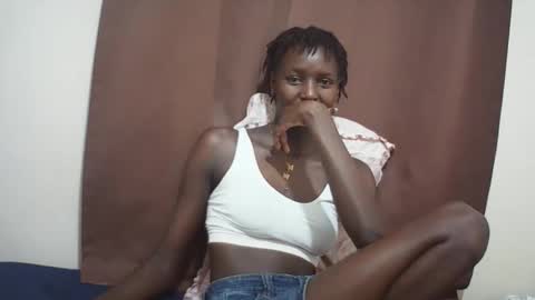 Snapshot of queen_0012 chatting on 19, 5, 2026 asher online show from 19, 5, 2026
