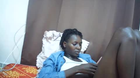 Snapshot of queen_0012 chatting on 28, 5, 2026 asher online show from 28, 5, 2026