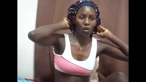 Snapshot of queen_0012 chatting on 8, 6, 2026 asher online show from 8, 6, 2026