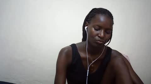 Snapshot of queen_0012 chatting on 23, 6, 2026 asher online show from 23, 6, 2026