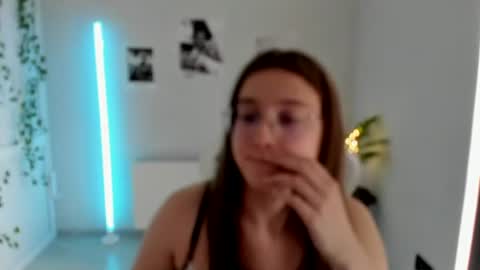 Snapshot of queen_amelie chatting on 12, 7, 2026 Amelie online show from 12, 7, 2026