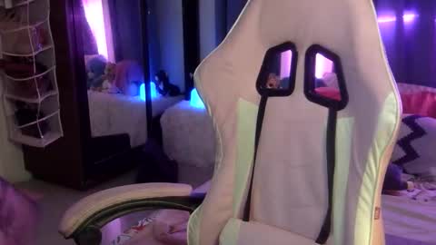 QueenHennessy online show from 13, 9, 2025