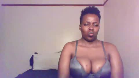 Snapshot of queen_melanine chatting on 4, 1, 2025 QUEEN online show from 4, 1, 2025
