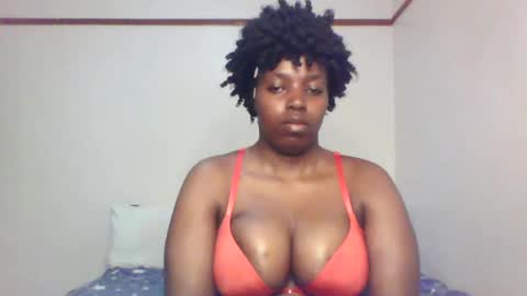 Snapshot of queen_melanine chatting on 14, 2, 2025 QUEEN online show from 14, 2, 2025