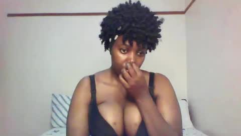 Snapshot of queen_melanine chatting on 17, 2, 2025 QUEEN online show from 17, 2, 2025