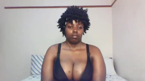 Snapshot of queen_melanine chatting on 17, 2, 2025 QUEEN online show from 17, 2, 2025