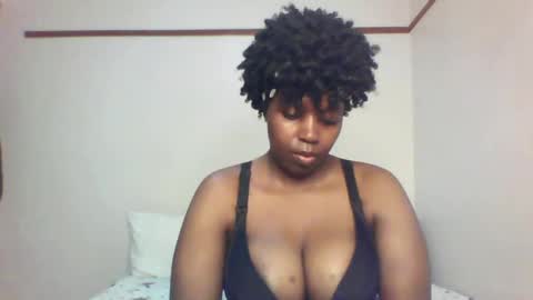 Snapshot of queen_melanine chatting on 26, 2, 2025 QUEEN online show from 26, 2, 2025