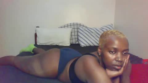 Snapshot of queen_melanine chatting on 5, 3, 2025 QUEEN online show from 5, 3, 2025