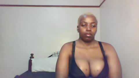 Snapshot of queen_melanine chatting on 6, 3, 2025 QUEEN online show from 6, 3, 2025