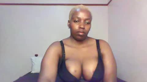 Snapshot of queen_melanine chatting on 7, 3, 2025 QUEEN online show from 7, 3, 2025