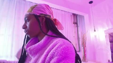 Snapshot of queen_perla_ chatting on 6, 6, 2026 online show from 6, 6, 2026