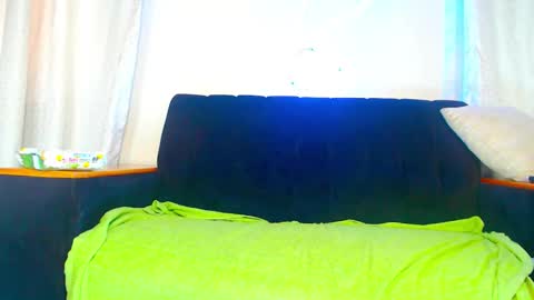 queen_zoe01 online show from 14, 12, 2025