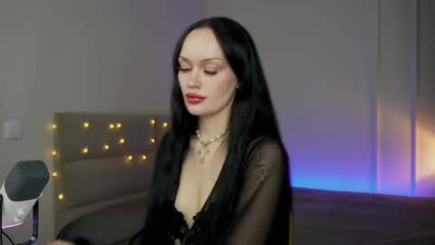 Snapshot of queenaliss chatting on 7, 7, 2026 Your world and the universe Aliss online show from 7, 7, 2026