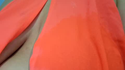 Snapshot of queenbea1369 chatting on 17, 12, 2024 queenbea1369 online show from 17, 12, 2024