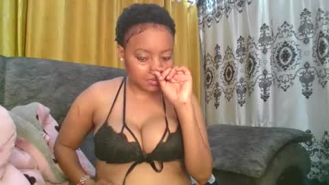Snapshot of queenbeiby05 chatting on 19, 5, 2026 queen online show from 19, 5, 2026