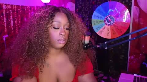 Snapshot of queencroze chatting on 17, 6, 2026 Queen Cherise Roze online show from 17, 6, 2026