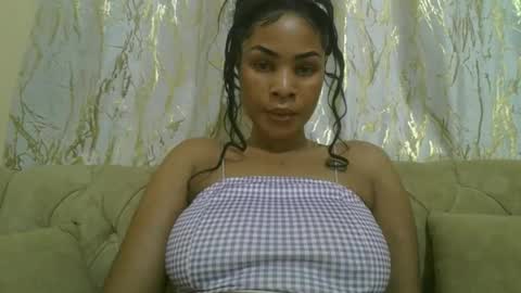 Snapshot of queendelicious1 chatting on 25, 10, 2025 faithdoris online show from 25, 10, 2025