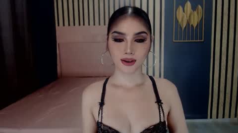 queenemeraldts online show from 25, 12, 2024