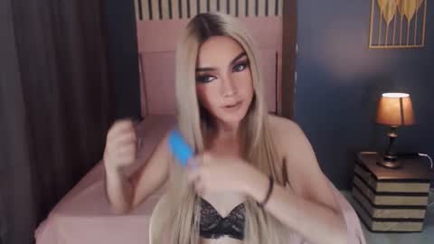 queenemeraldts online show from 26, 2, 2025